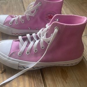 Like new pink Converse